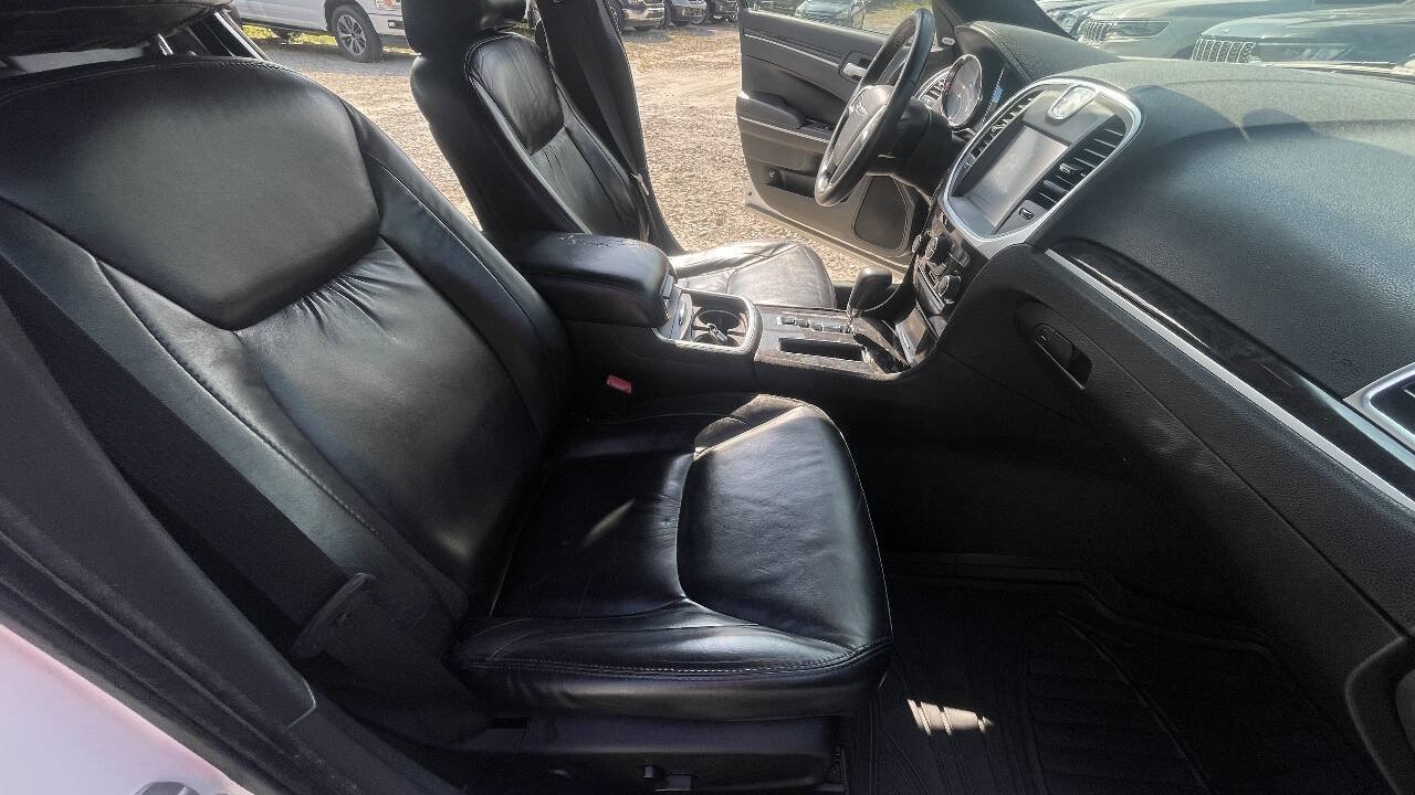 Used 2011 Chrysler 300 Limited RWD image 24