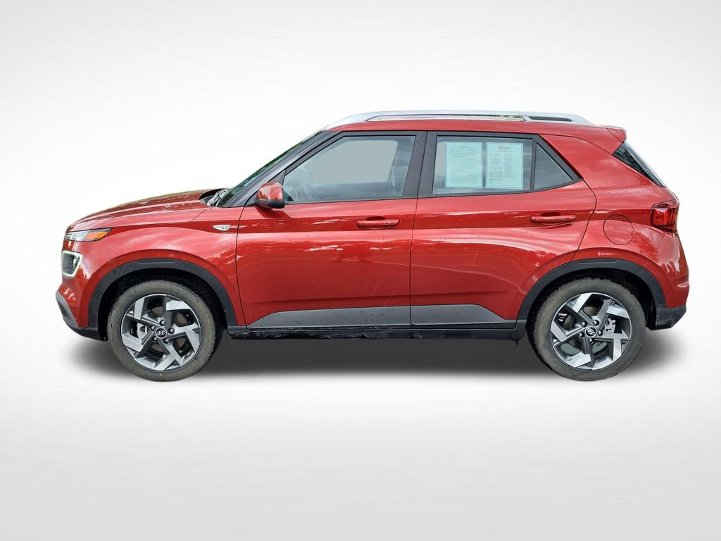 Used 2024 Hyundai Venue Limited FWD image 2