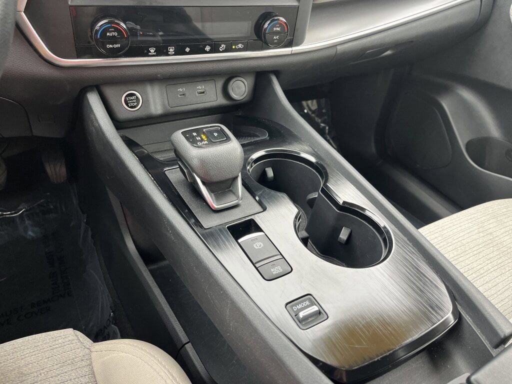 Used 2023 Nissan Rogue SV image 9