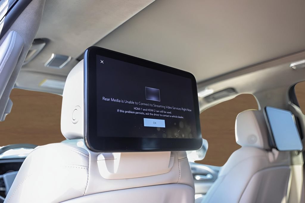 Used 2024 Cadillac Escalade Premium Luxury Platinum w/ Heavy-Duty Trailer Package AWD/4WD image 21
