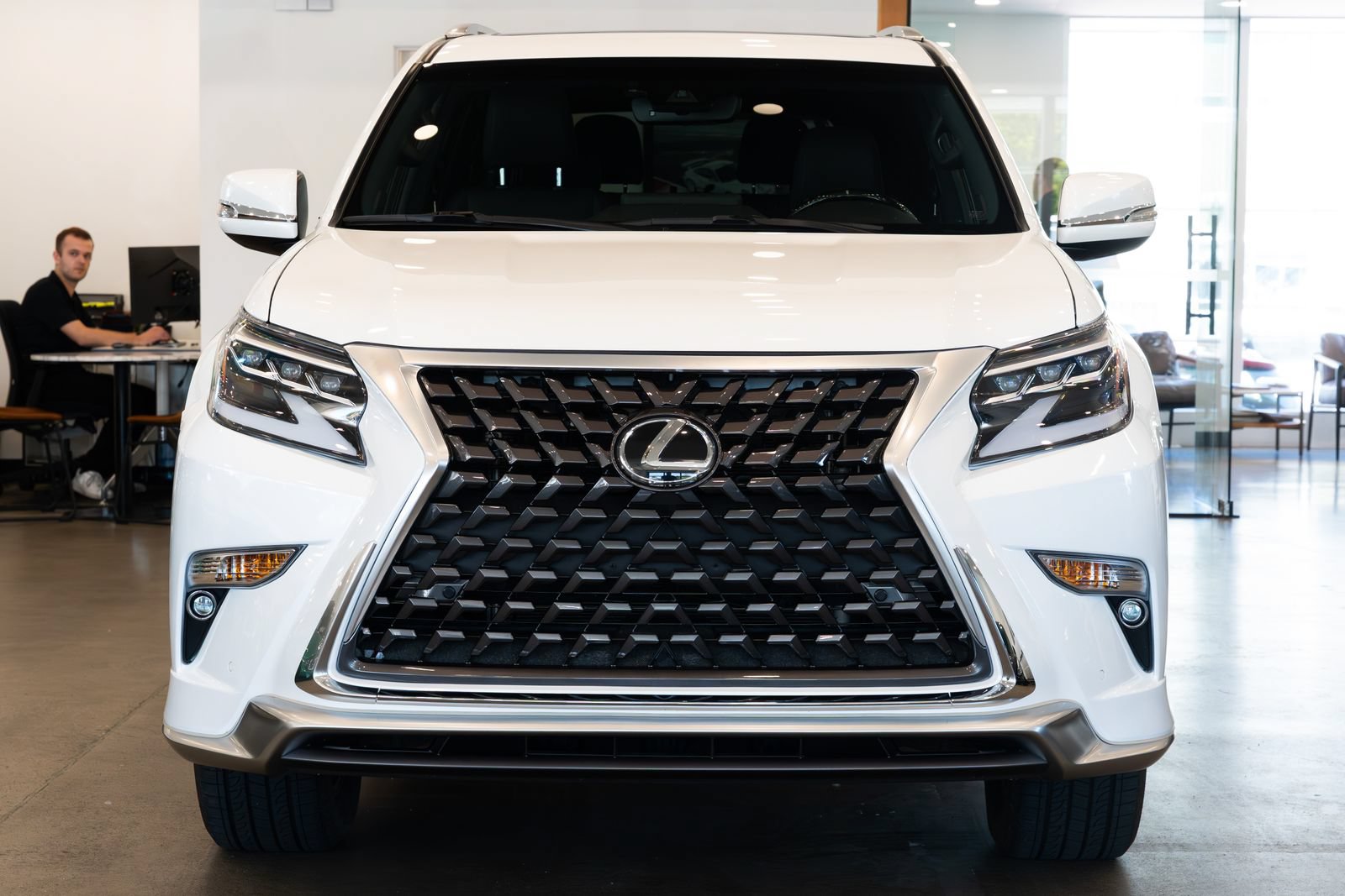 Used 2023 Lexus GX 460 Premium w/ Accessory Package AWD/4WD image 2