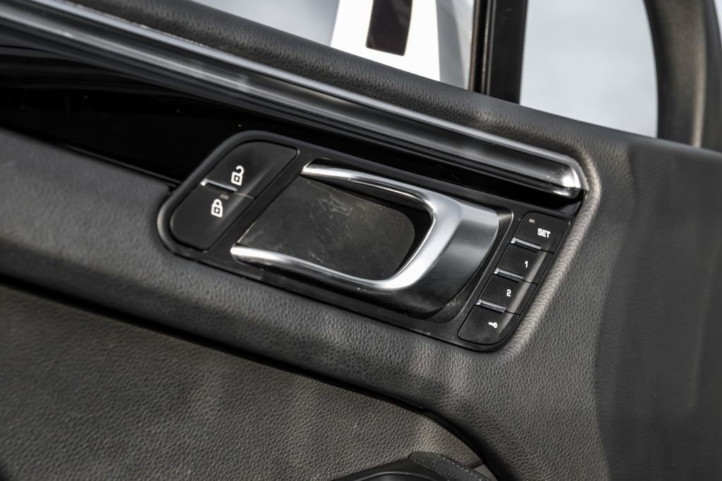 Used 2020 Porsche Macan AWD/4WD image 47