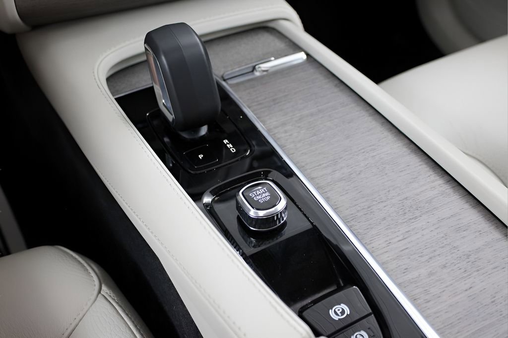 Used 2023 Volvo XC90 B6 Plus w/ Protection Package Premier image 30