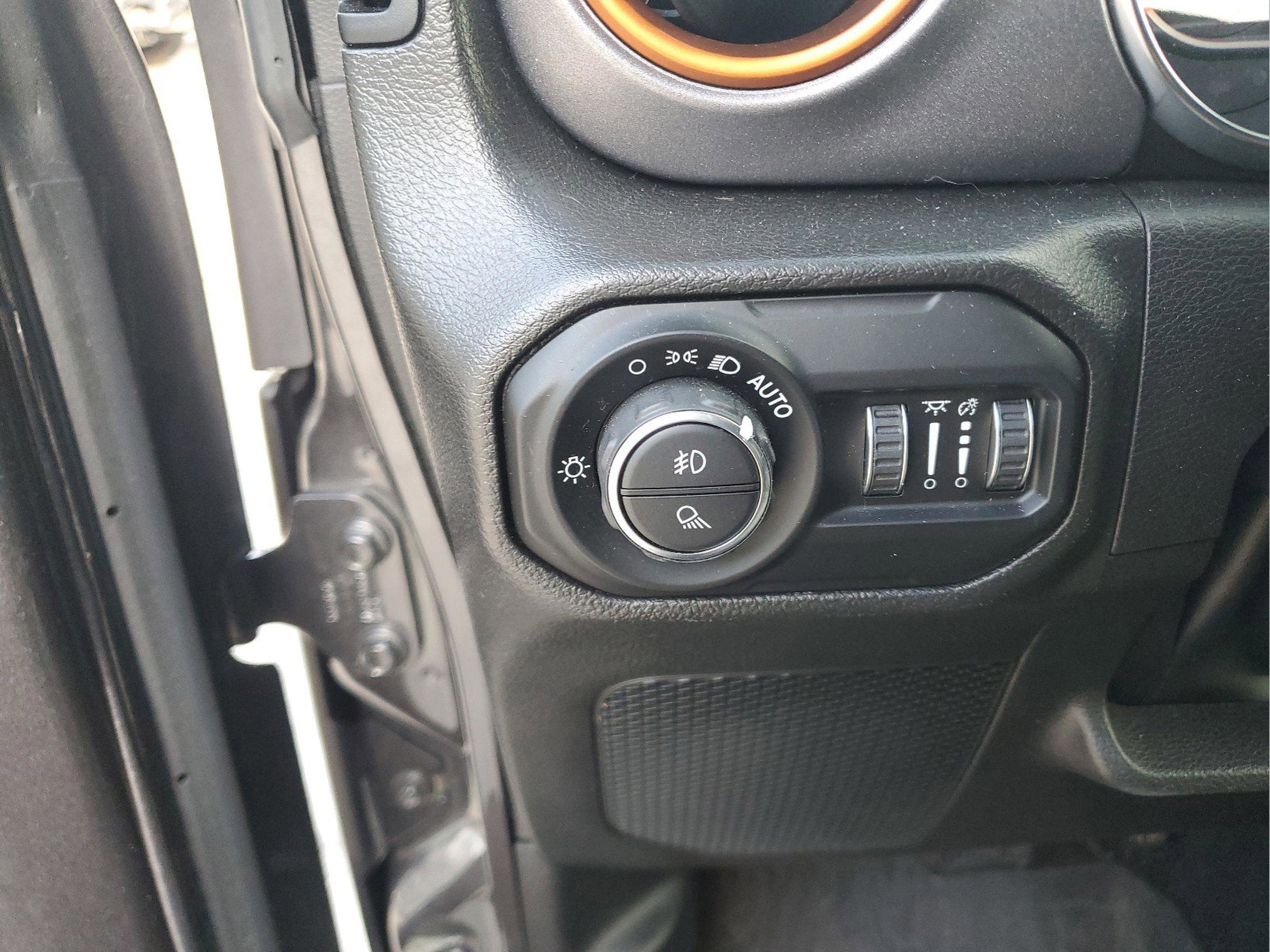 Used 2022 Jeep Gladiator Mojave w/ LED Lighting Group AWD/4WD image 27