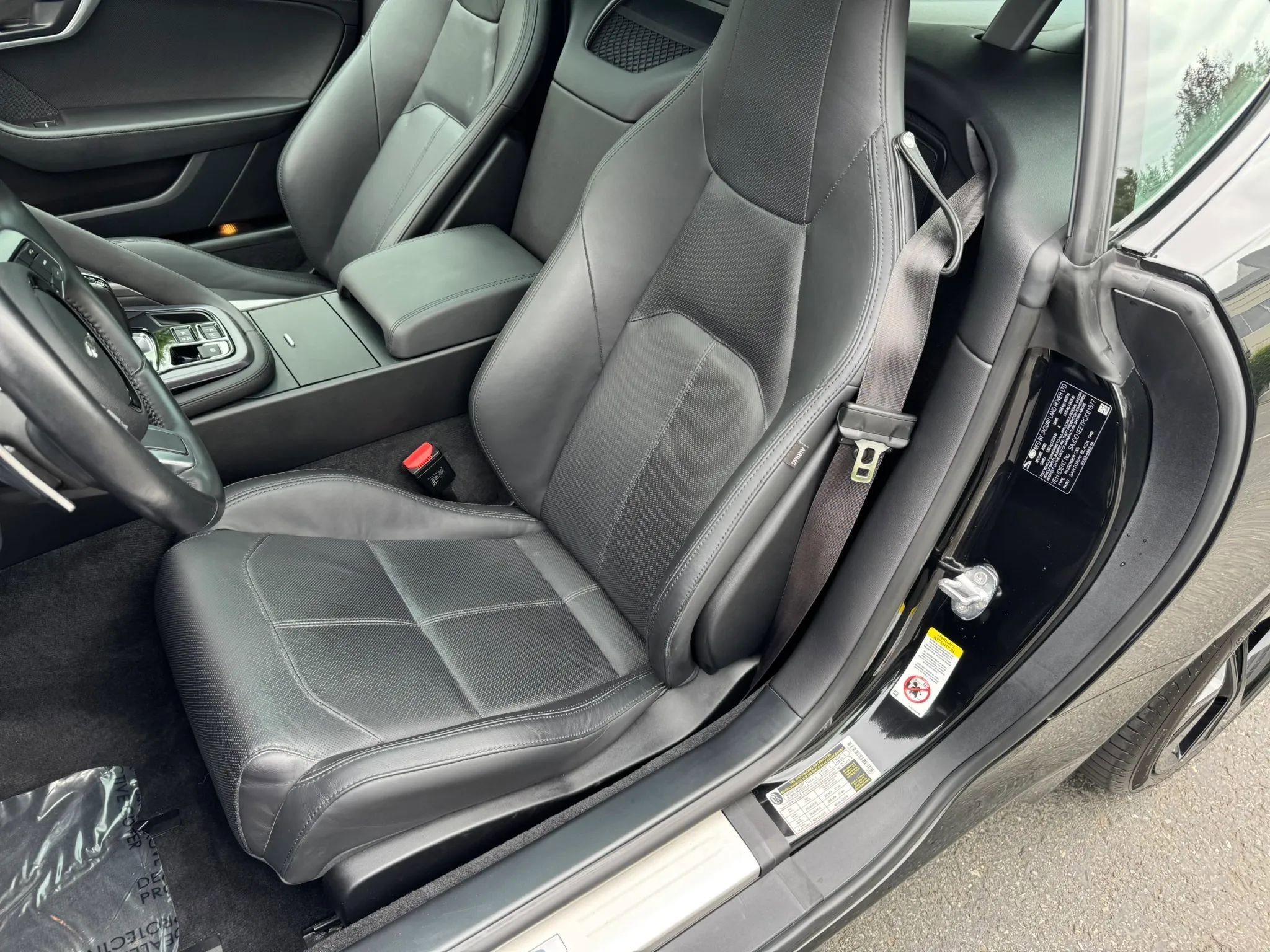 Used 2023 Jaguar F-TYPE Coupe RWD image 25