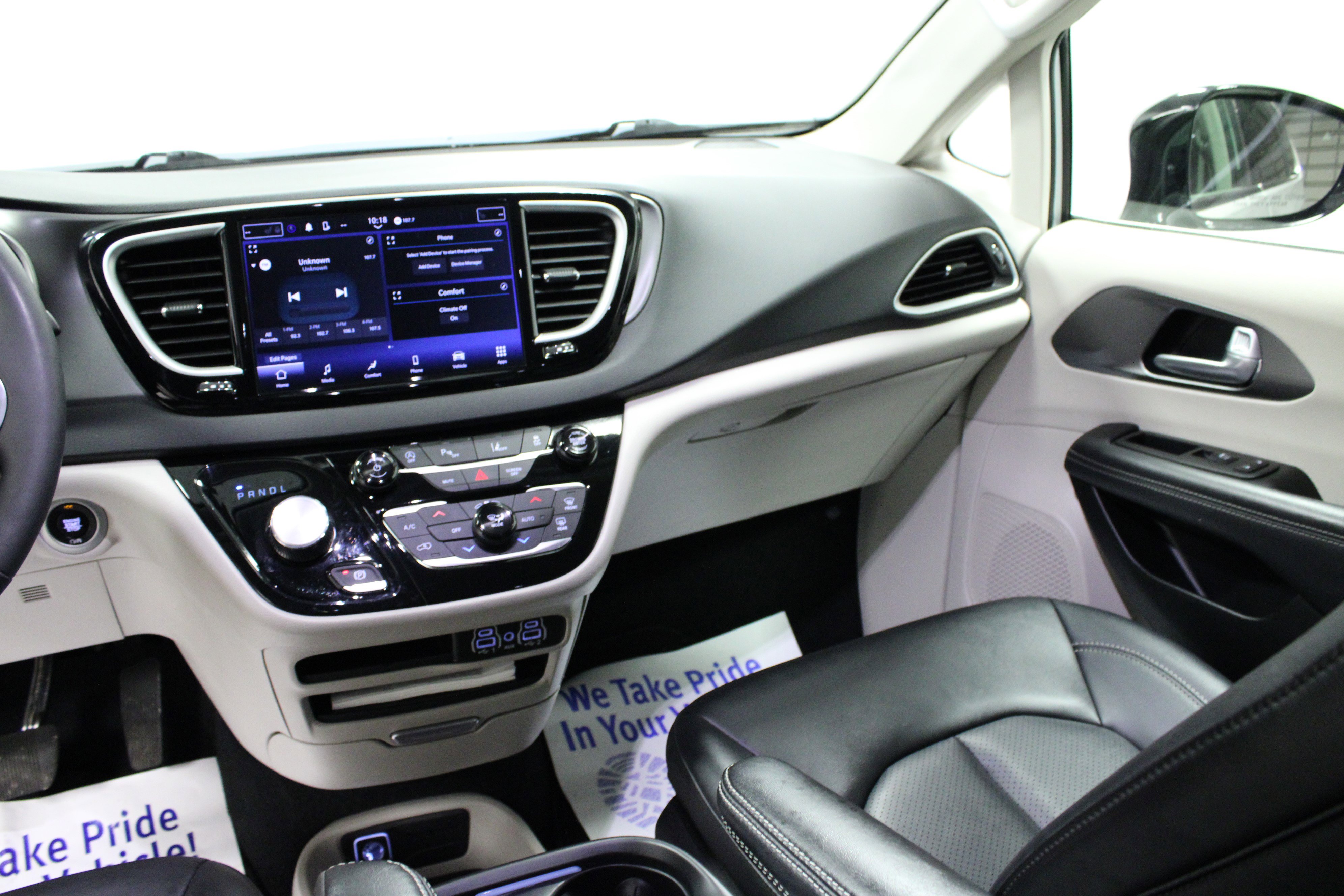 Used 2024 Chrysler Pacifica Touring-L image 20