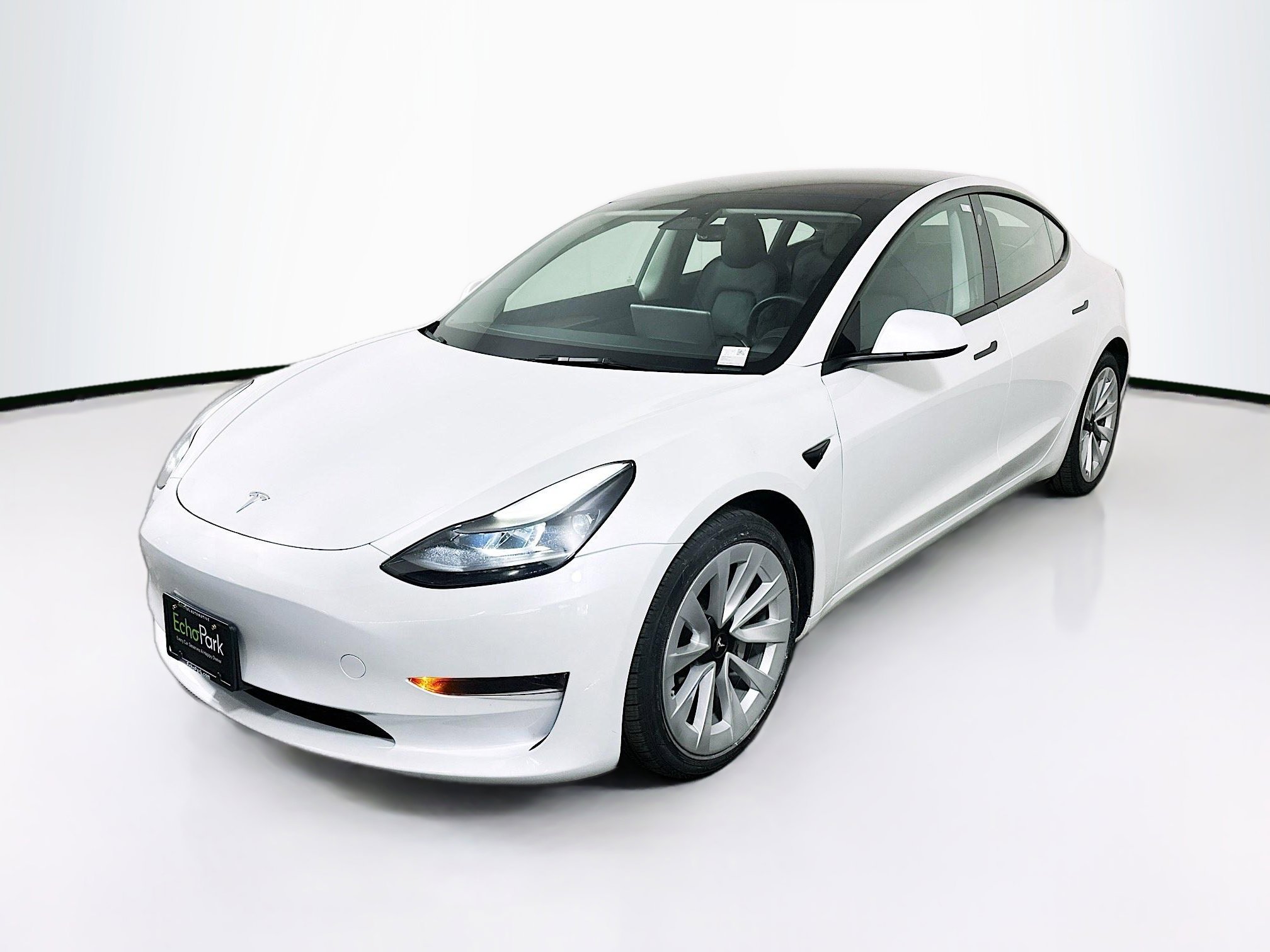 Used 2023 Tesla Model 3 Standard Range image 3