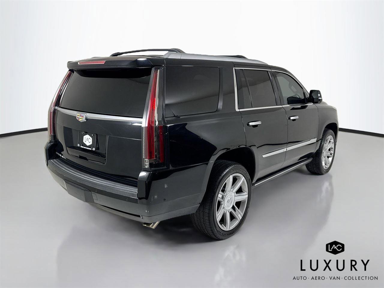 Used 2018 Cadillac Escalade Premium Luxury AWD/4WD image 6
