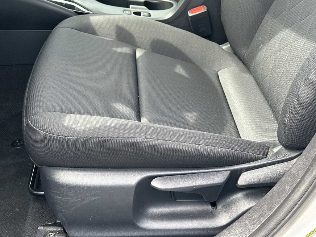 Used 2025 Toyota Corolla LE FWD image 16