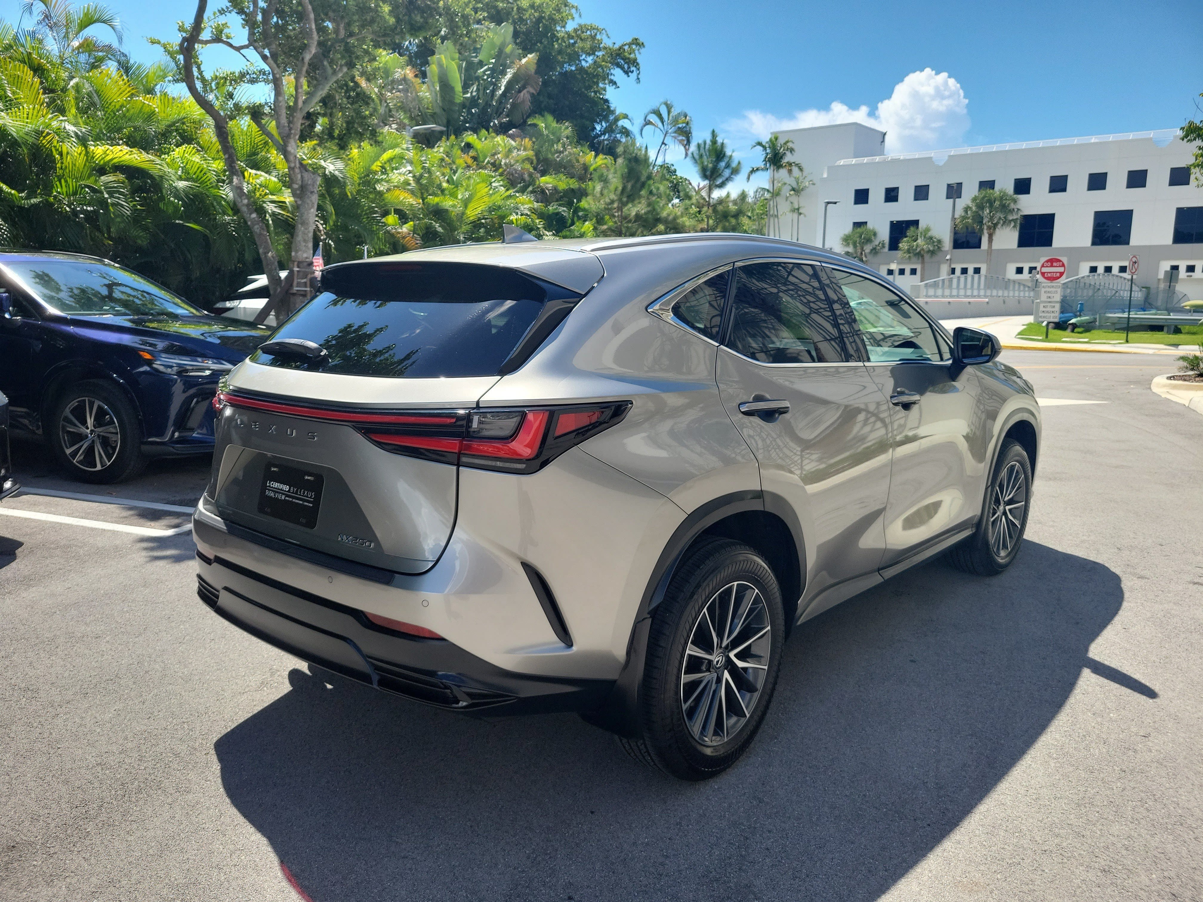 Used 2025 Lexus NX 250 FWD w/ Accessory Package (K3) image 7