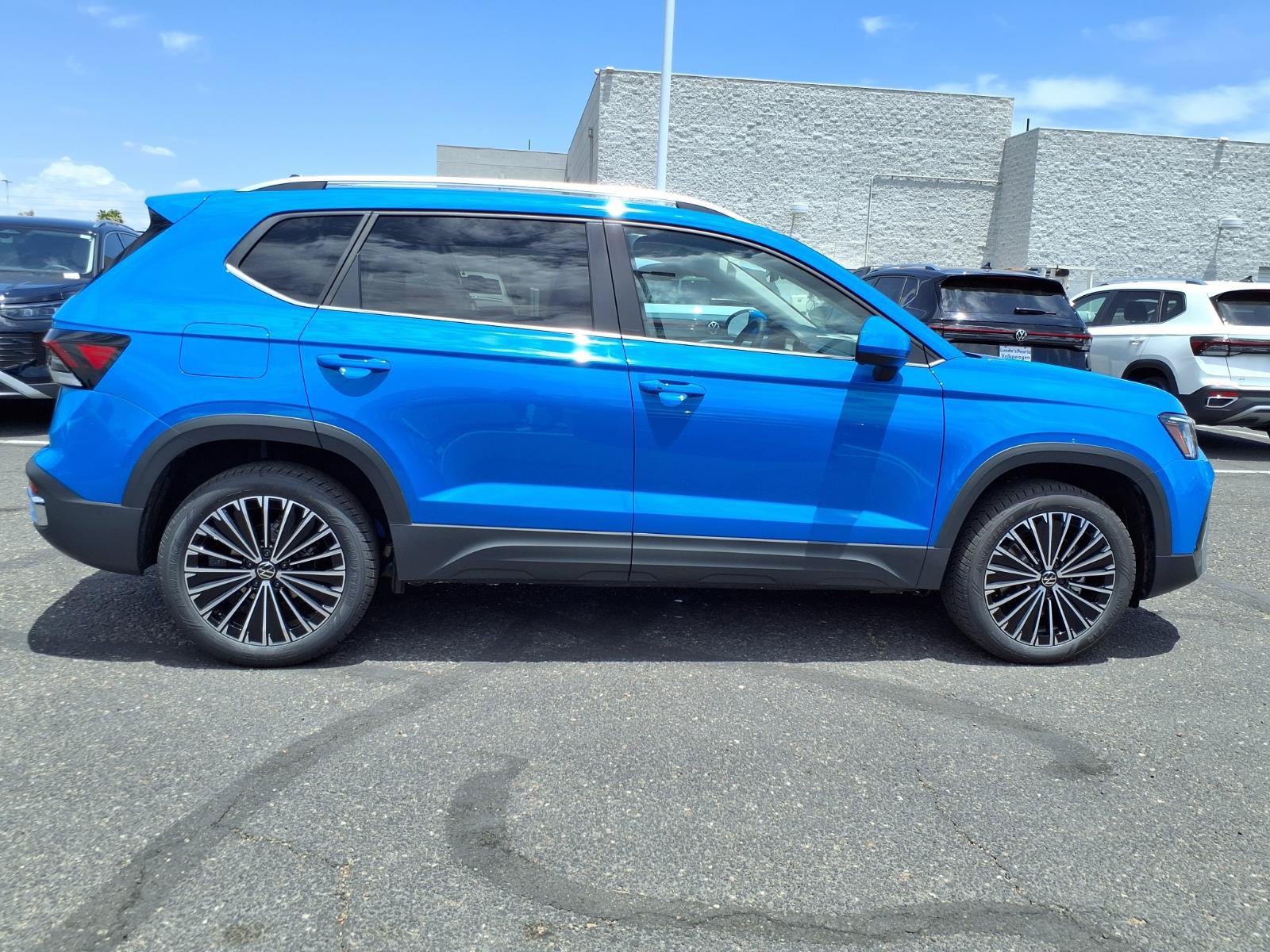 New 2026 Volkswagen Taos SE FWD image 5