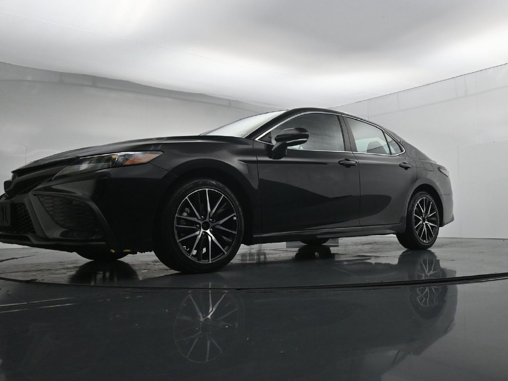 Used 2024 Toyota Camry SE FWD image 35