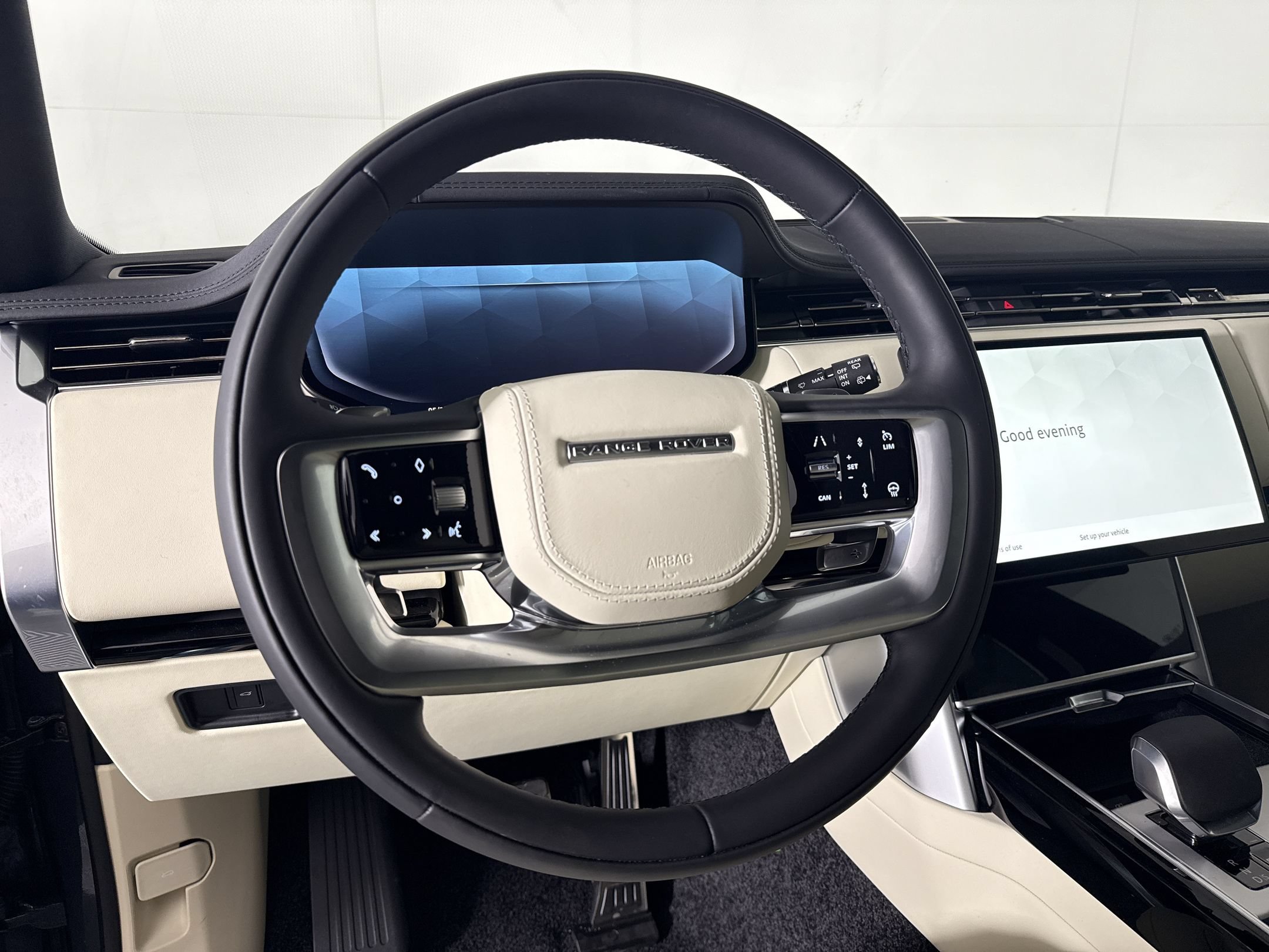 New 2026 Land Rover Range Rover Long Wheelbase SE AWD/4WD image 17