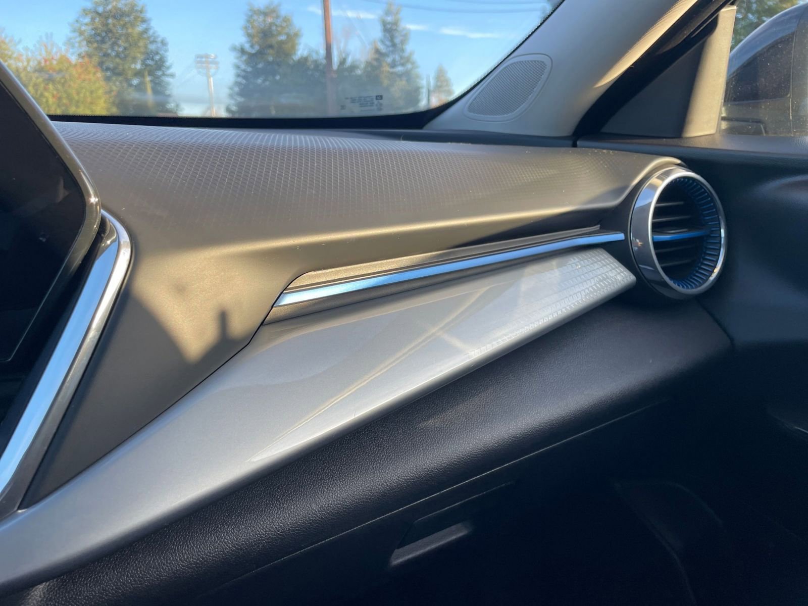 Used 2025 Chevrolet Trax LT image 35