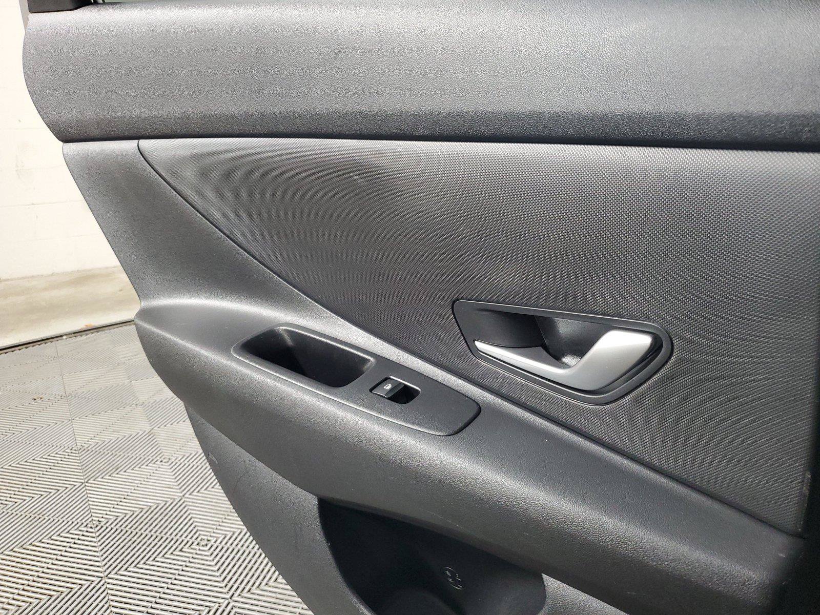 Used 2023 Hyundai Elantra SEL FWD image 15