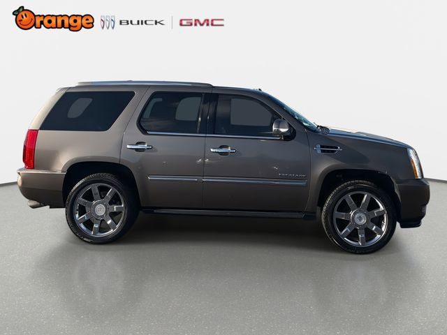 Used 2012 Cadillac Escalade Luxury image 2