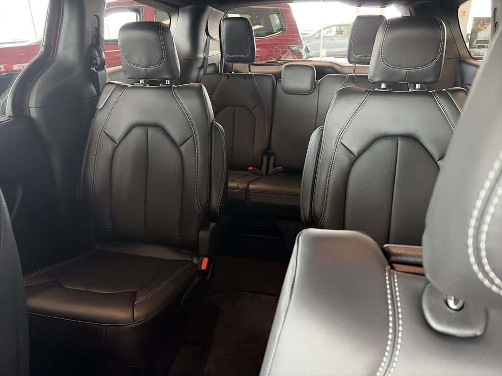 New 2026 Chrysler Pacifica Select FWD image 18