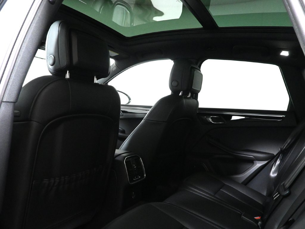 Used 2025 Porsche Macan Turbo AWD/4WD image 37