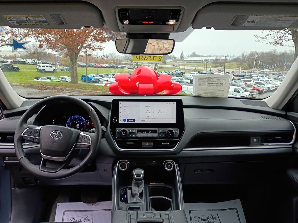 Used 2025 Toyota Grand Highlander AWD image 10