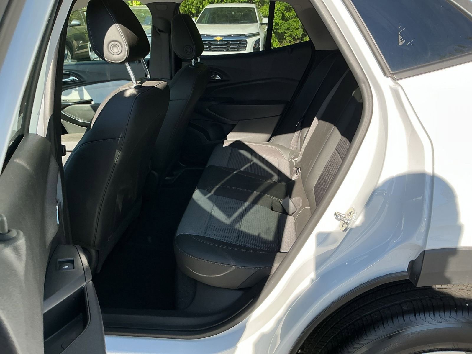 Used 2025 Chevrolet Trax LT w/ LT Convenience Package FWD image 21