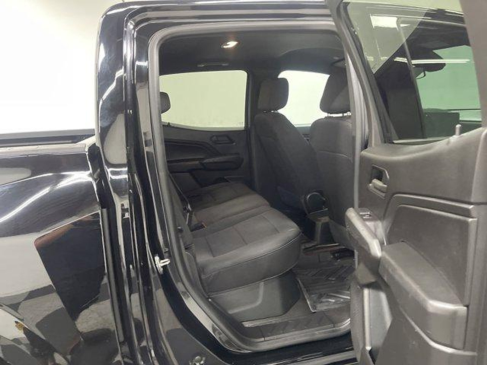 Used 2023 Chevrolet Colorado W/T RWD image 14