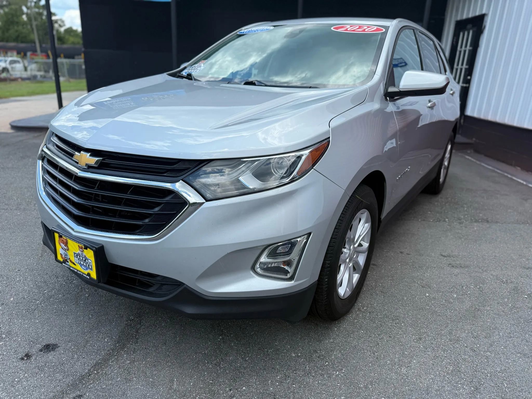 Used 2020 Chevrolet Equinox LT image 1