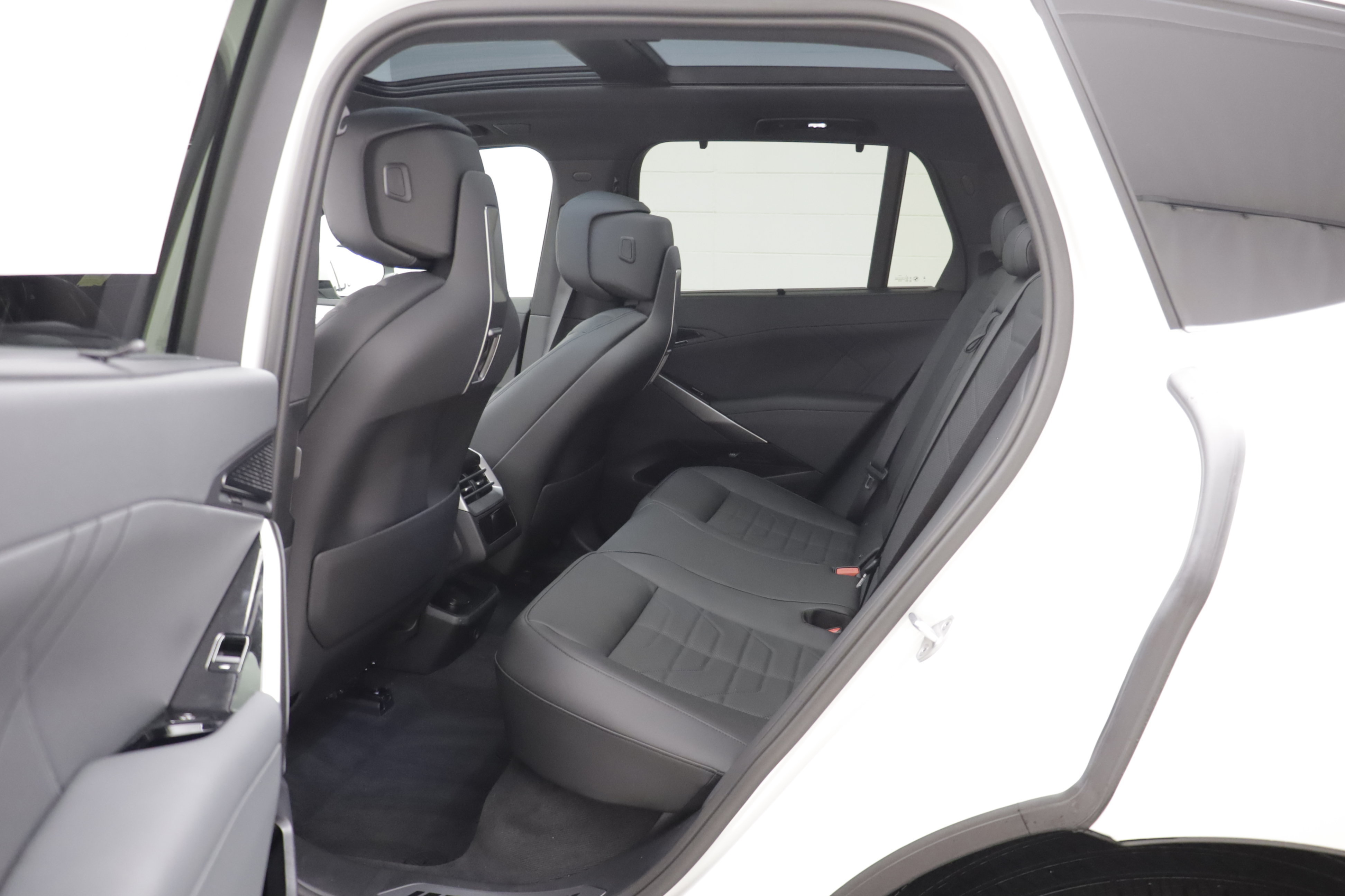 New 2027 BMW X5 xDrive40i w/ M Sport Package AWD/4WD image 14