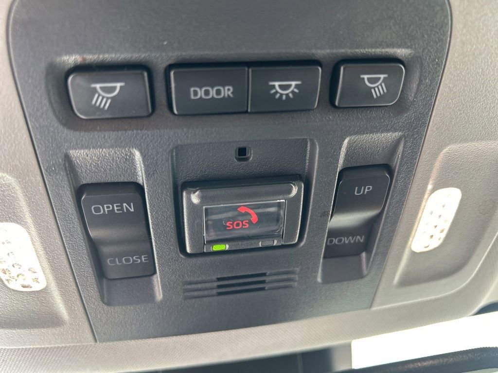 Used 2022 Toyota Camry SE w/ Audio Upgrade Package FWD image 16