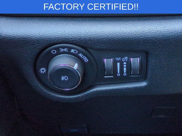 Certified 2026 Chrysler Pacifica Select FWD image 18