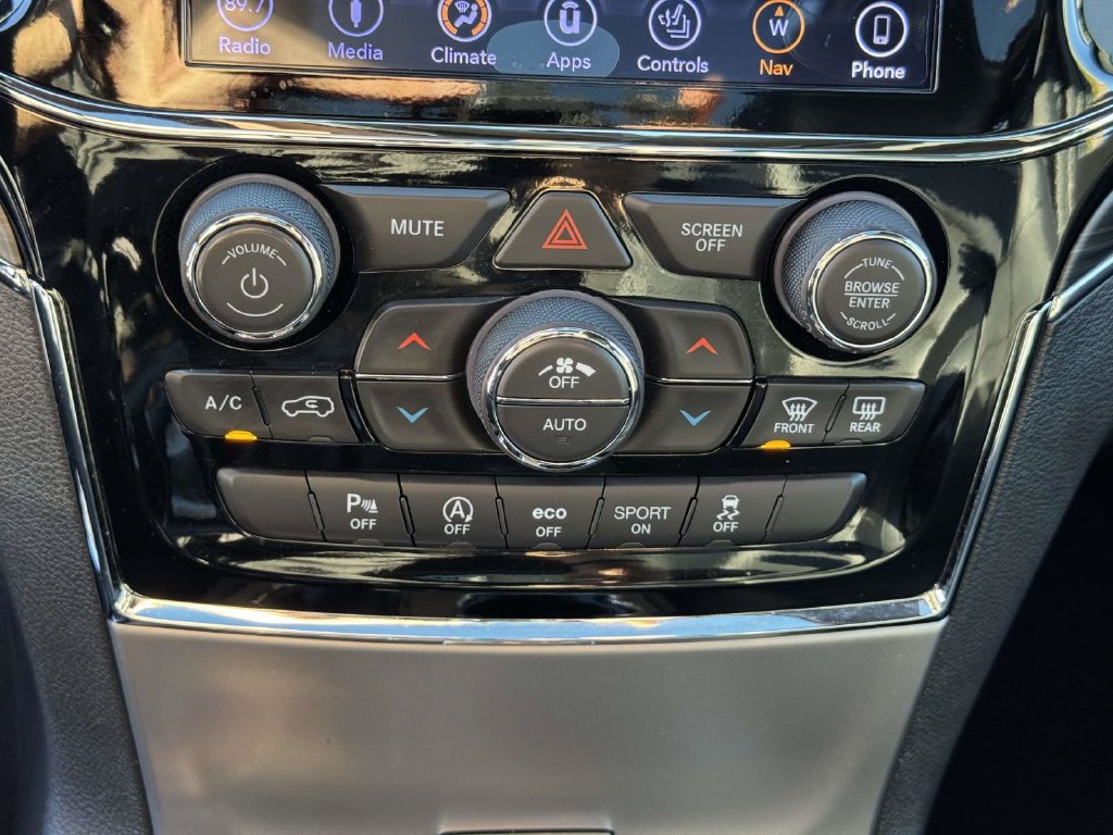 Used 2019 Jeep Grand Cherokee Limited w/ Luxury Group II AWD/4WD image 28