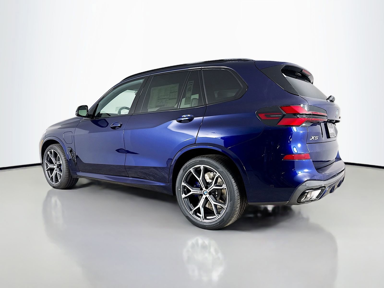 New 2026 BMW X5 xDrive50e w/ M Sport Package AWD/4WD image 5