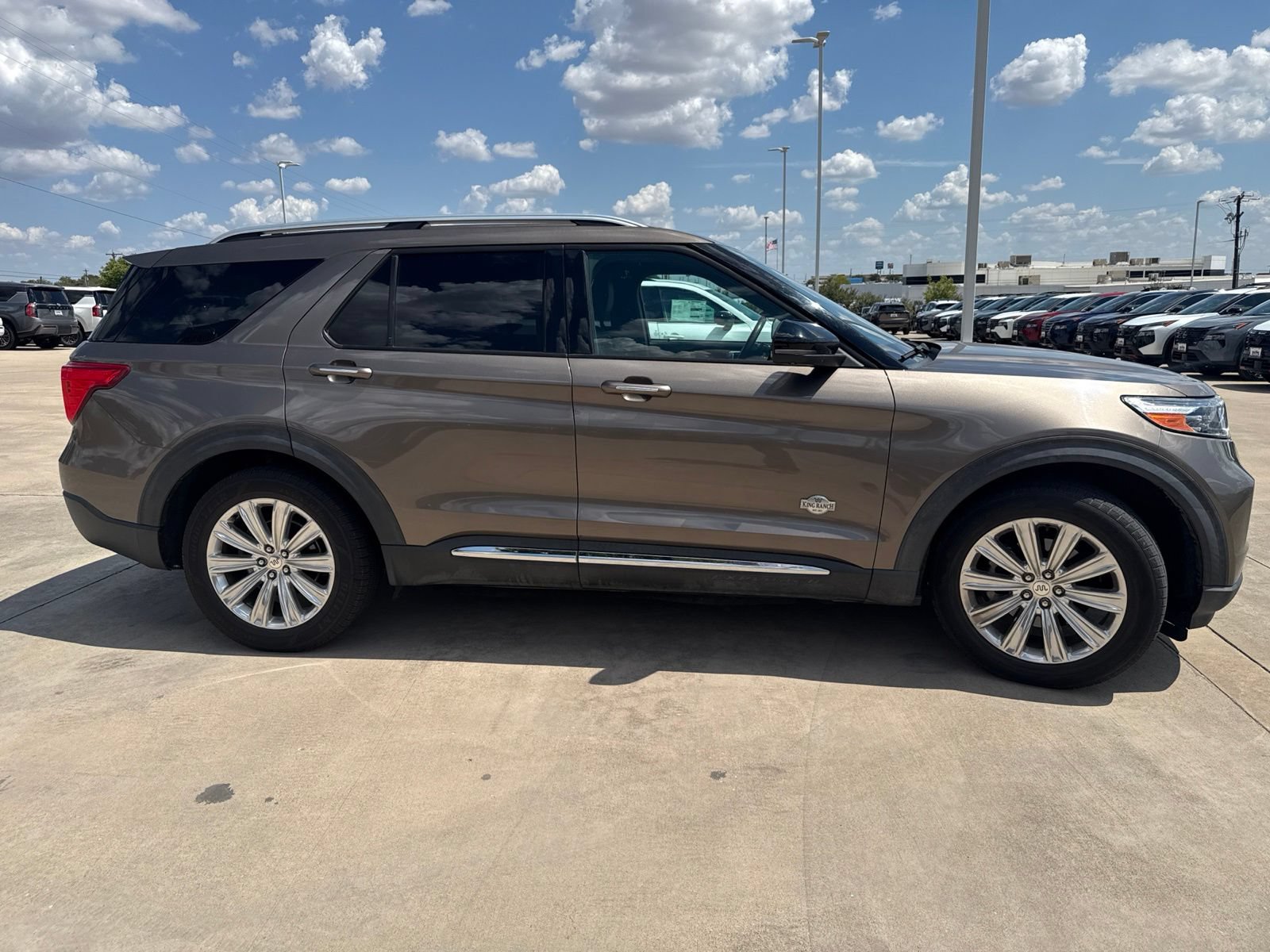 Used 2021 Ford Explorer King Ranch w/ Premium Technology Package RWD image 4