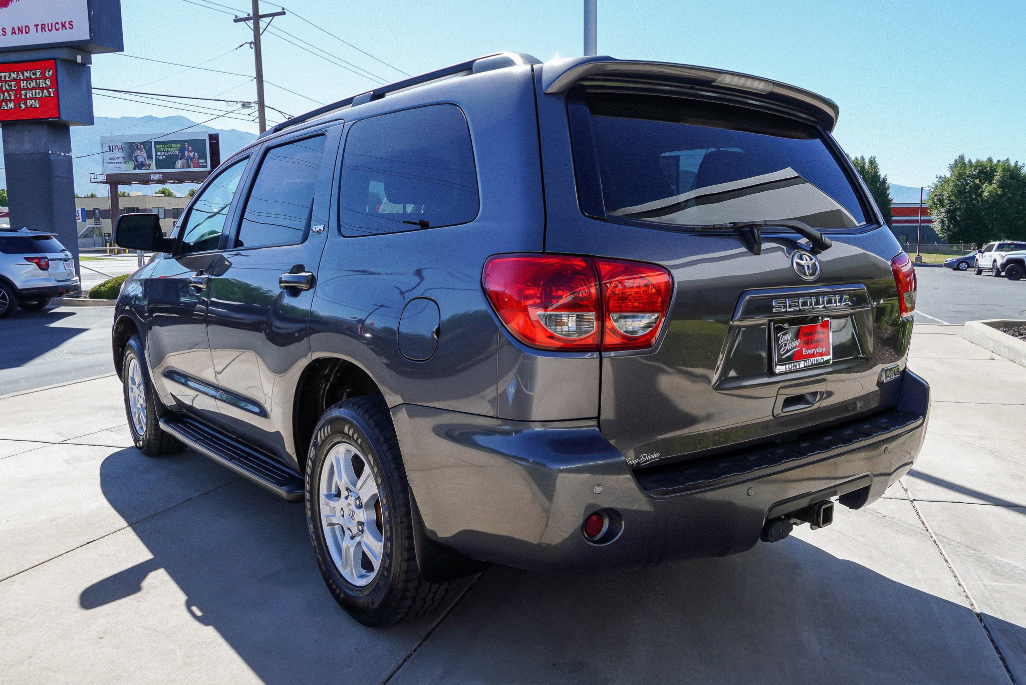 Used 2016 Toyota Sequoia SR5 w/ Premium Package AWD/4WD image 6