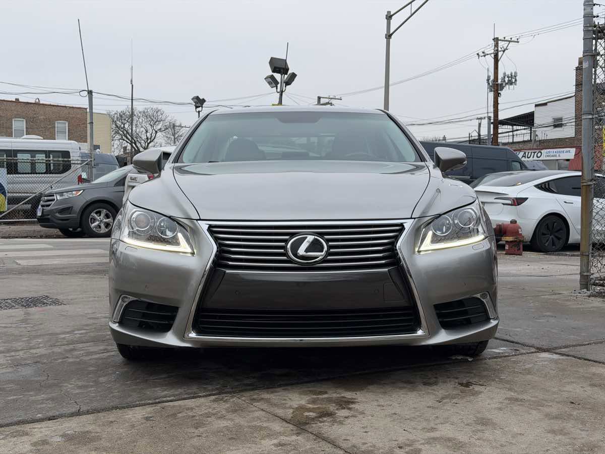 Used 2016 Lexus LS 460 AWD image 2