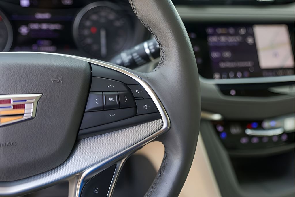 Certified 2024 Cadillac XT5 Premium Luxury w/ Technology Package FWD image 13