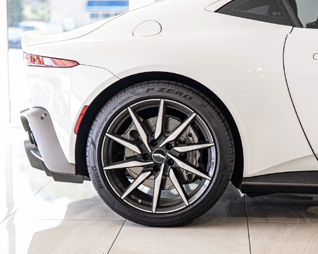 Used 2019 Aston Martin V8 Vantage Coupe RWD image 11