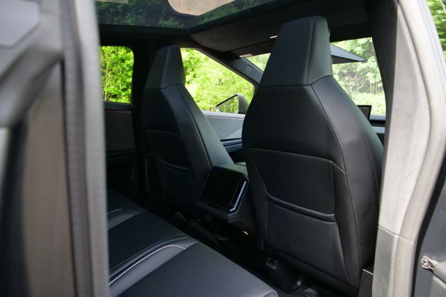 Used 2024 Tesla Cybertruck Cyberbeast AWD/4WD image 38