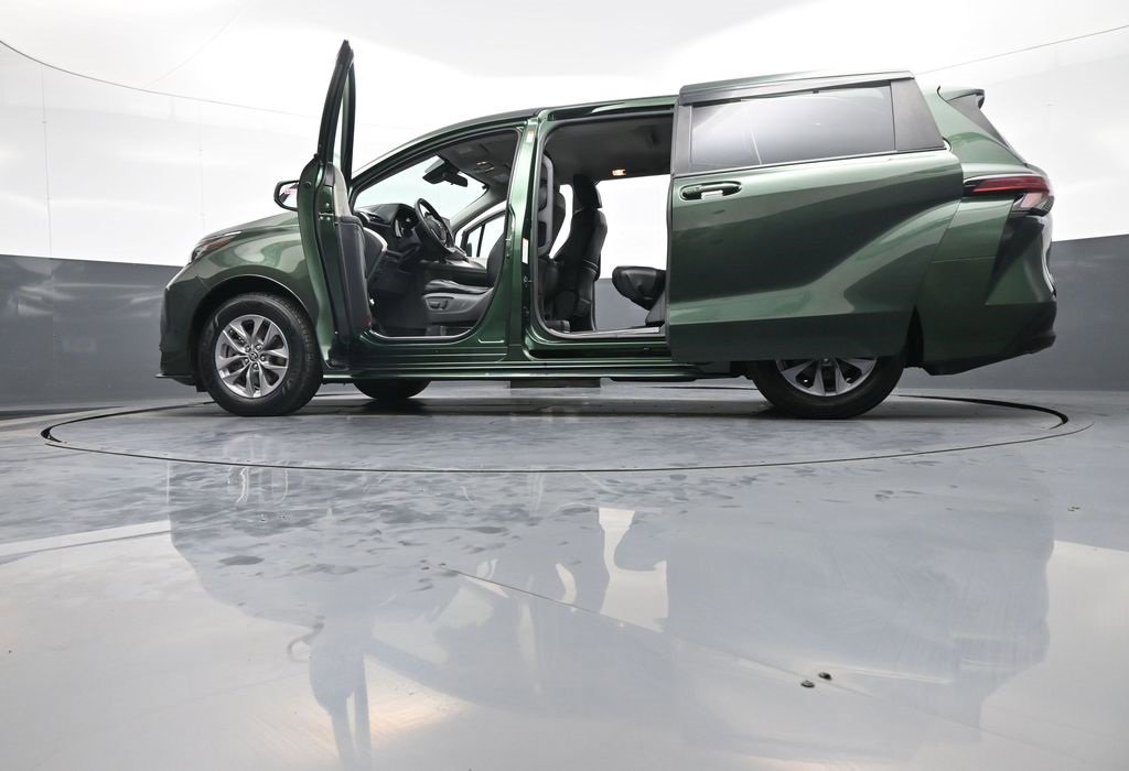 Certified 2021 Toyota Sienna LE image 49