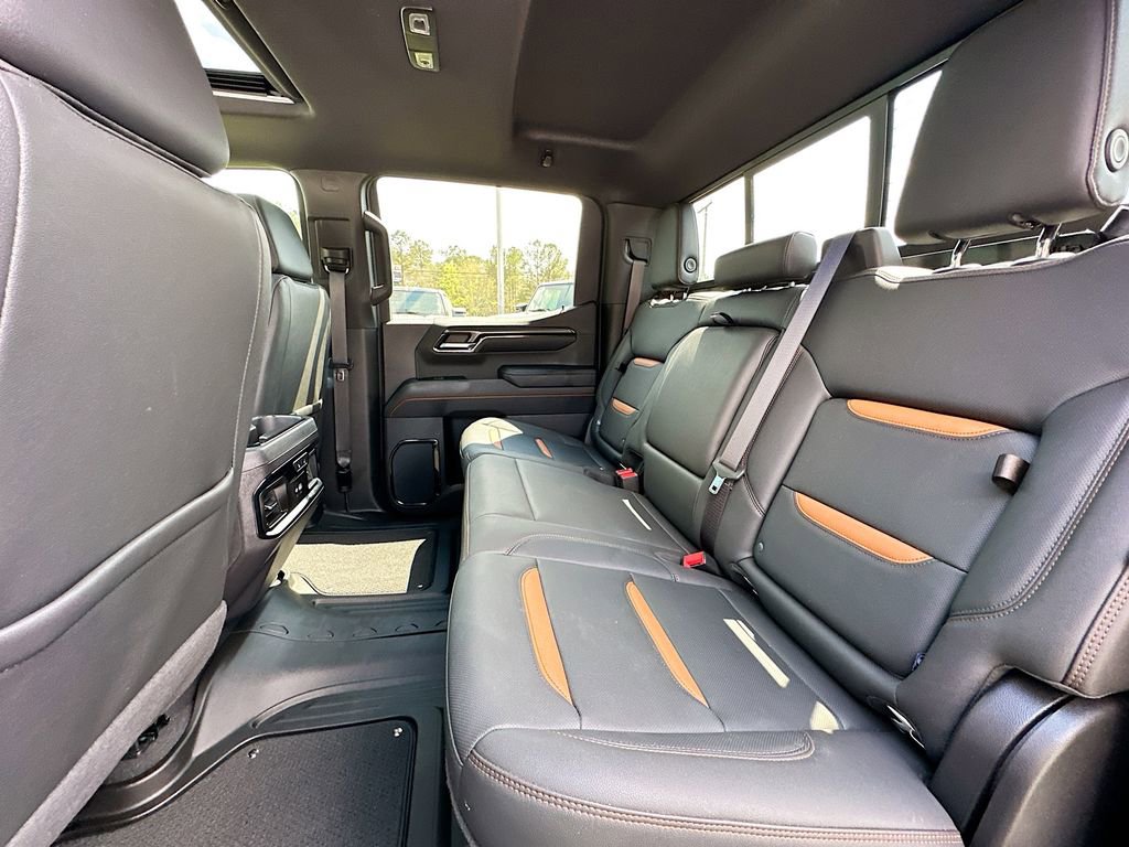 Used 2024 GMC Sierra 1500 AT4 w/ Technology Package image 4