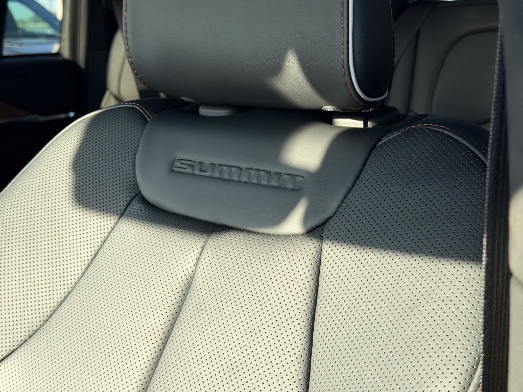 New 2025 Jeep Grand Cherokee Summit AWD/4WD image 16