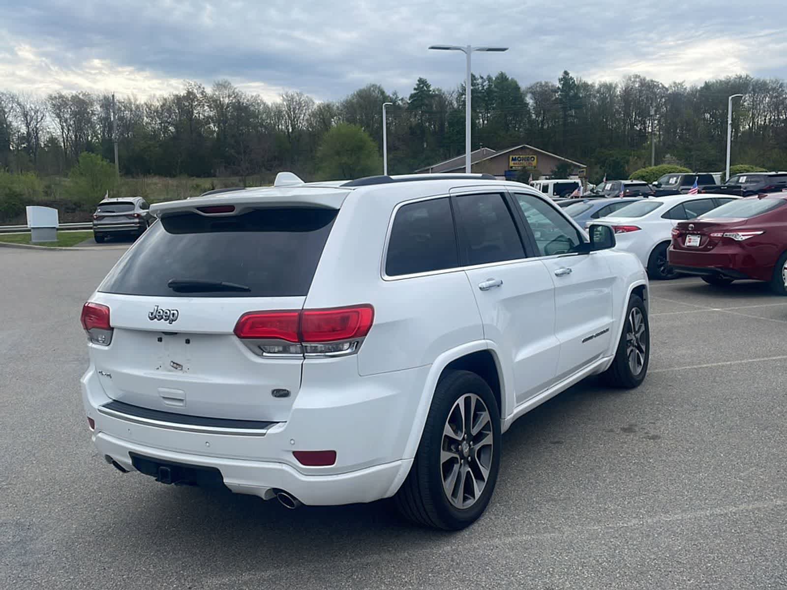Used 2017 Jeep Grand Cherokee Overland AWD/4WD image 9