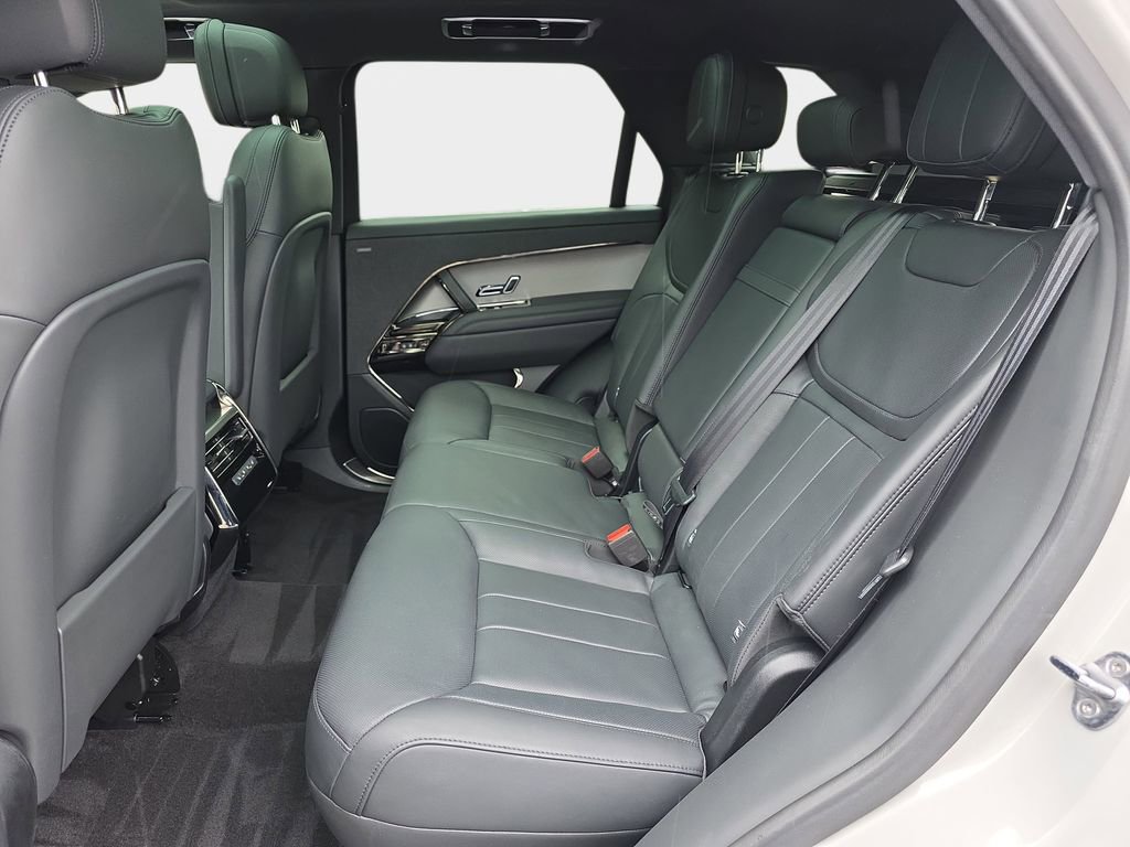 Used 2025 Land Rover Range Rover Sport SE image 17