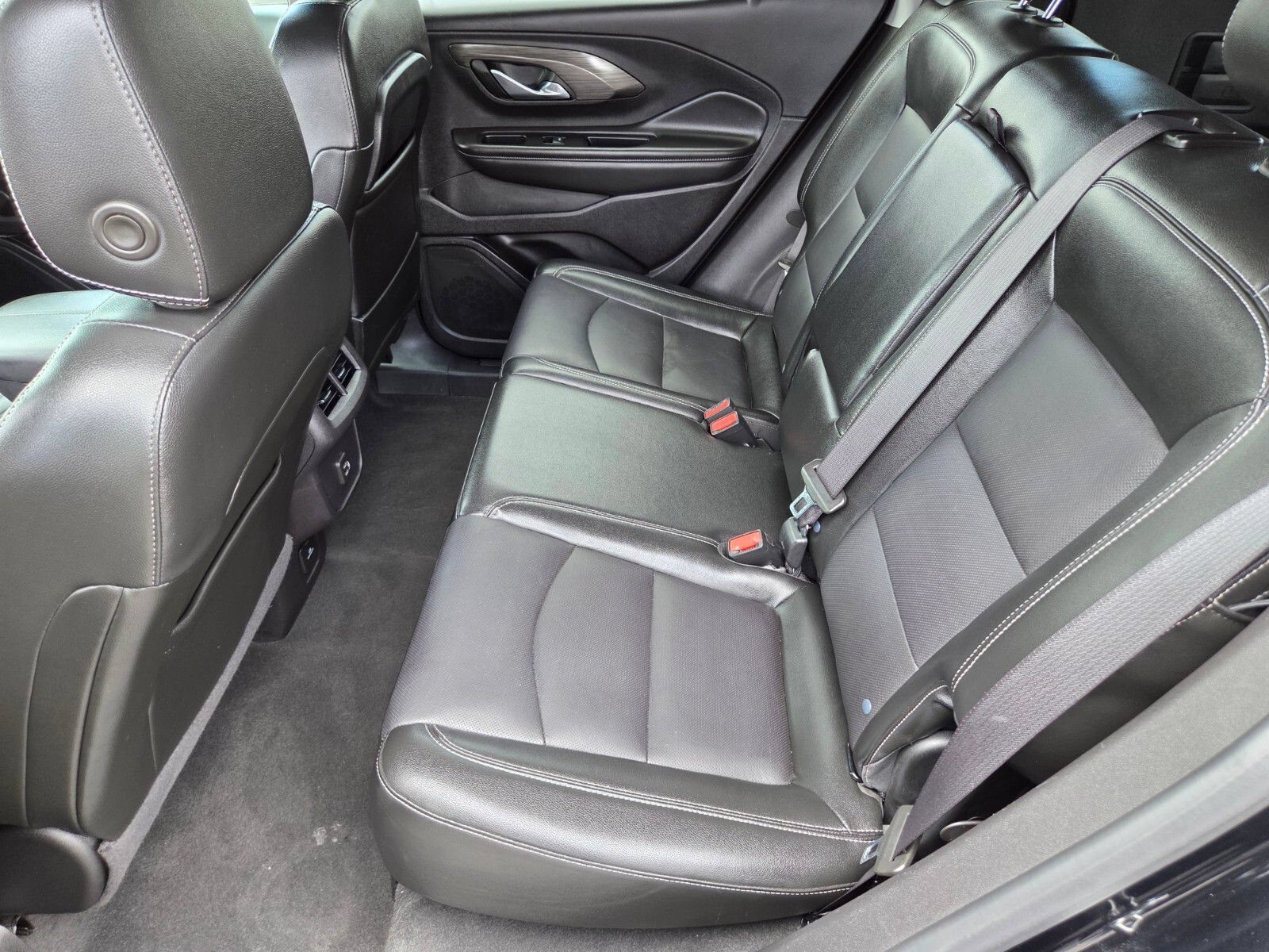Used 2024 GMC Terrain SLT FWD image 11