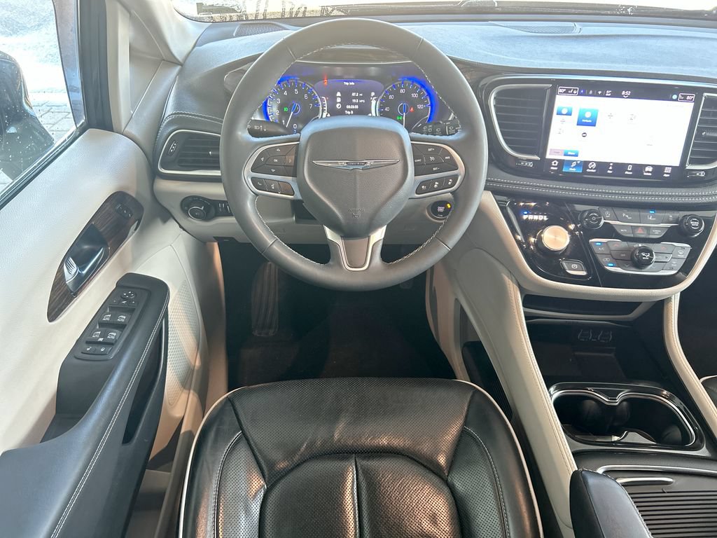 Used 2023 Chrysler Pacifica Limited FWD image 36