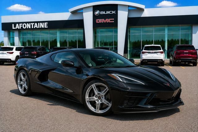 Used 2021 Chevrolet Corvette Stingray Preferred Cpe w/ Engine Appearance Package RWD image 3
