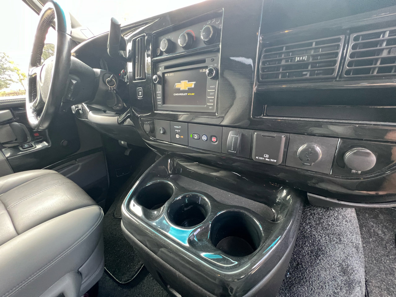 Used 2018 Chevrolet Express 2500 w/ Enhanced Convenience Package image 29