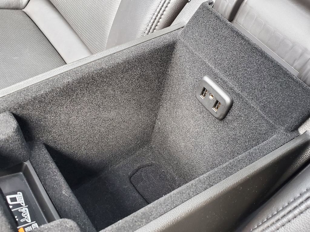 Used 2019 Cadillac XT5 Luxury w/ LPO, Black Ice Package image 28