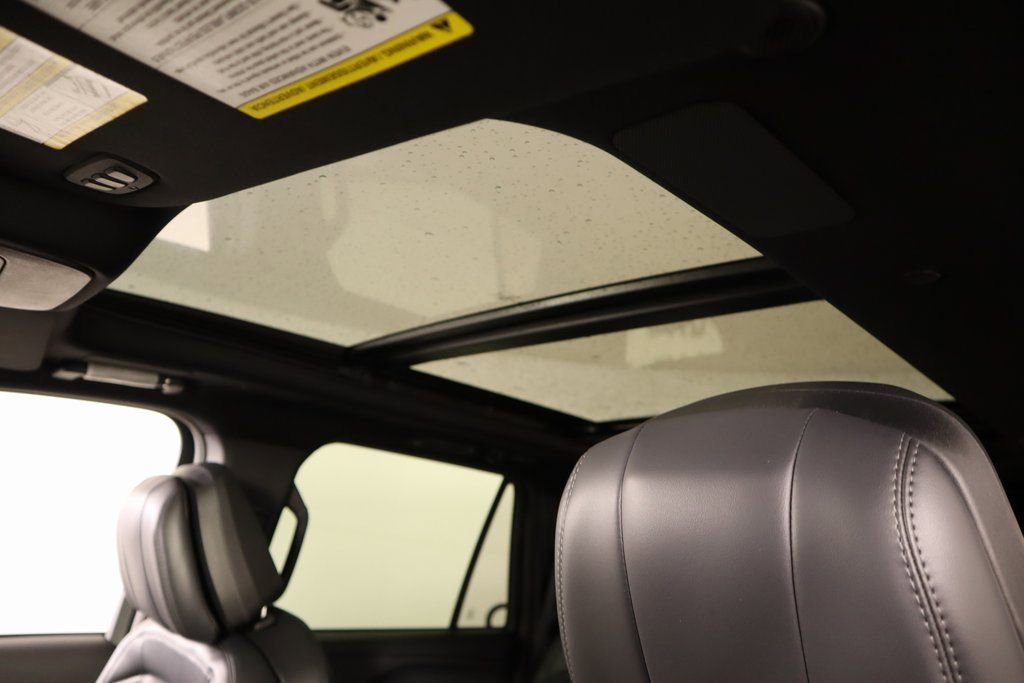 New 2025 Lincoln Navigator Reserve w/ Jet Appearance Package image 16