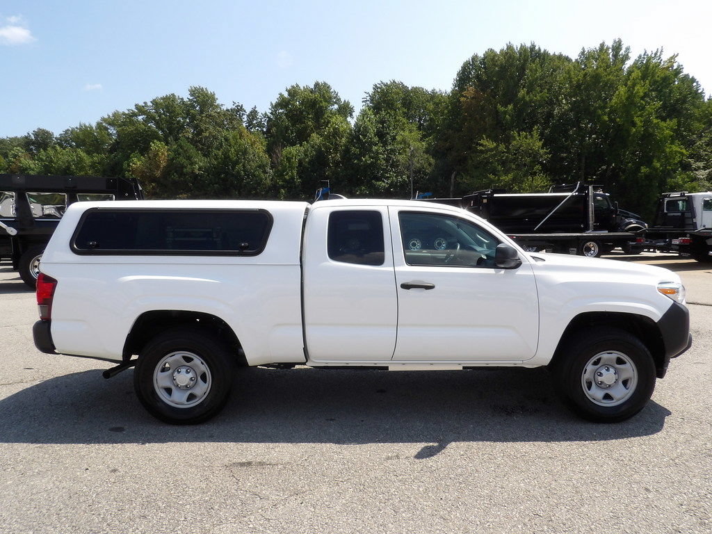 Used 2023 Toyota Tacoma SR RWD image 9
