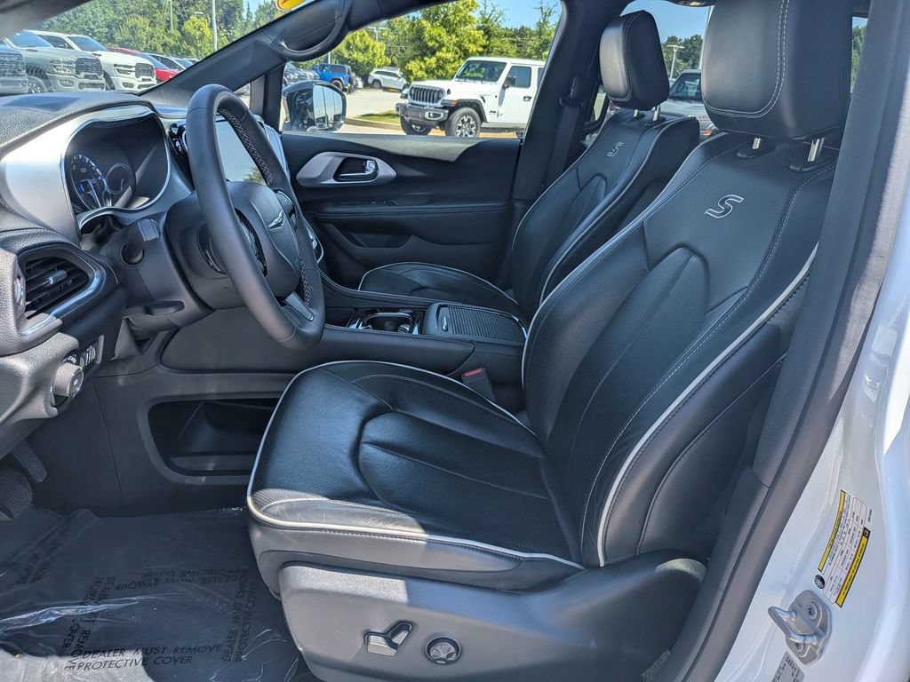 Used 2025 Chrysler Pacifica Limited FWD image 20